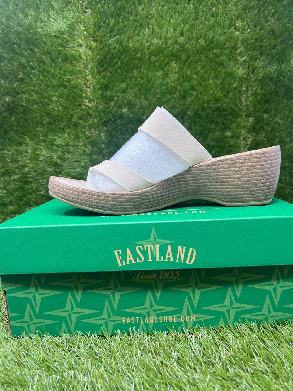 NWB Women's 9 Eastland Laurel Dress Sandals